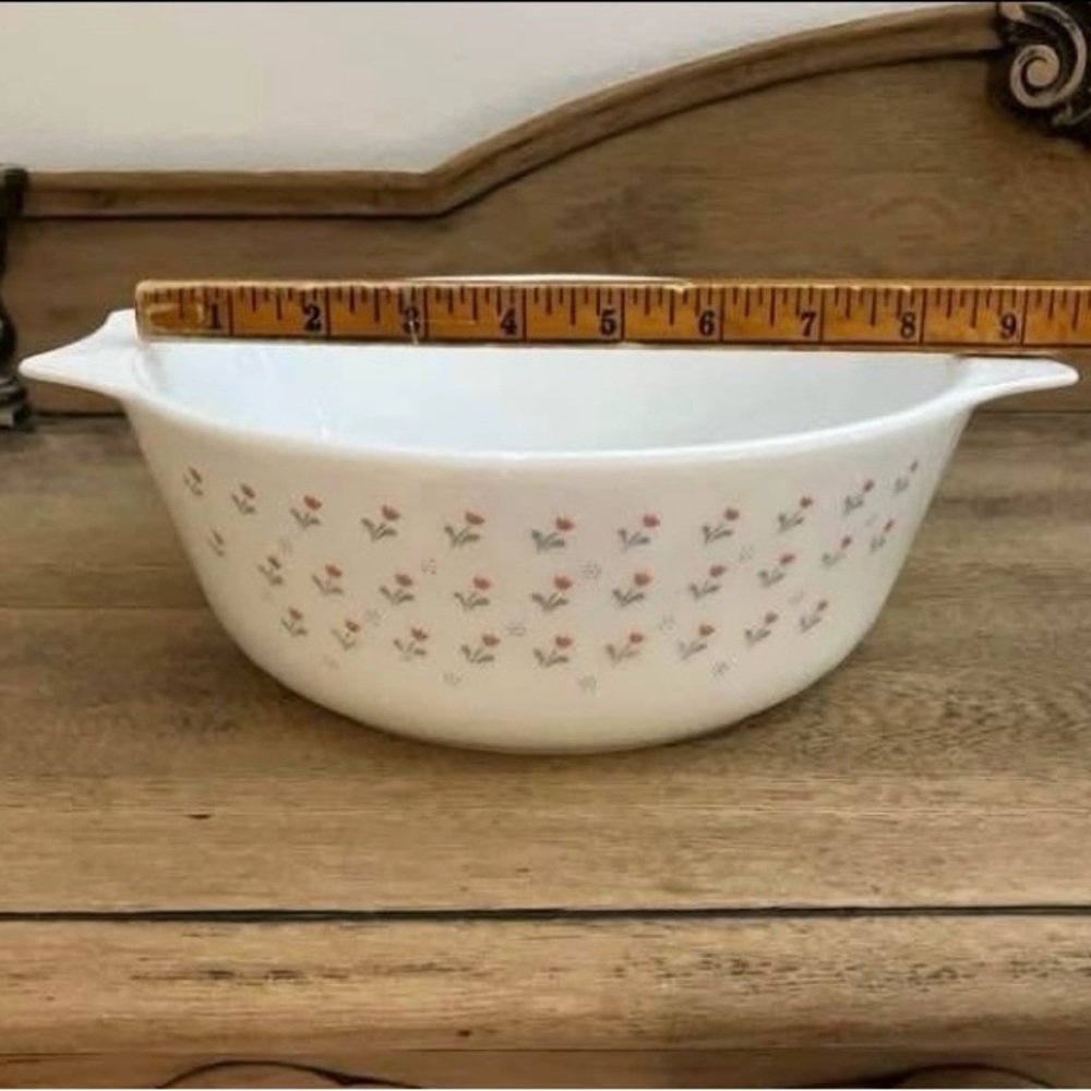 Vintage Rare Pyrex England Laura/Tulip Round Casserole
Dish Excellent Condition